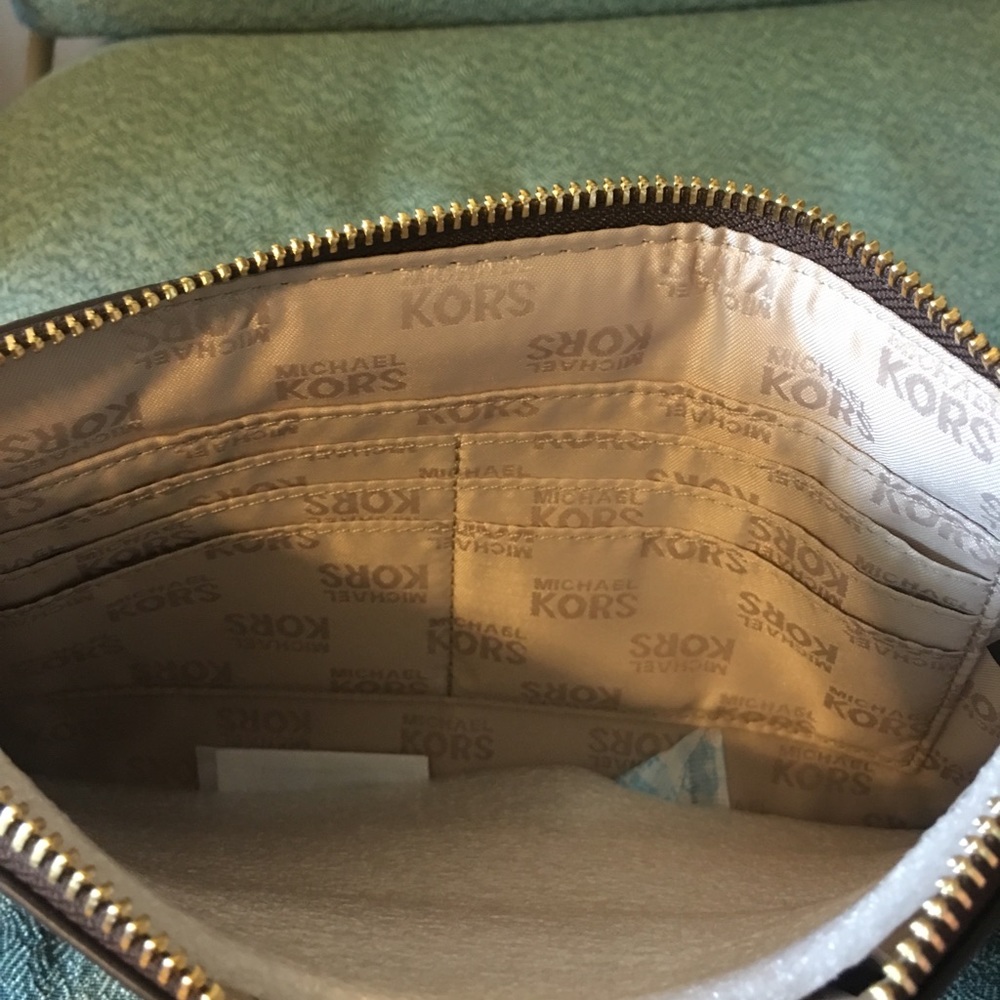 Michael Kors Large Heart Zip Clutch in Brown - Picture 4 of 4